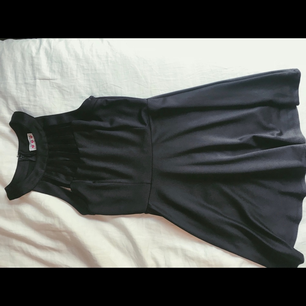 simple black dress - Picture 1 of 3